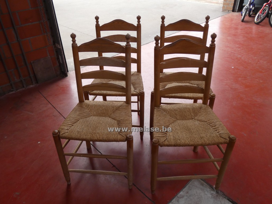 Houten stoelen