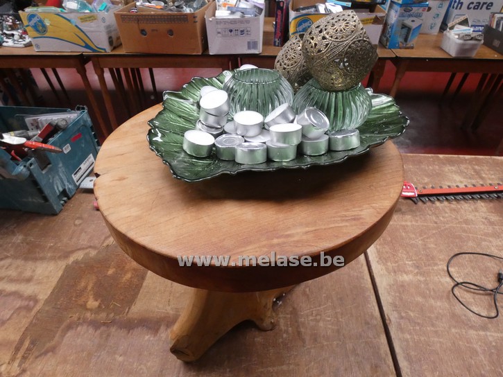 Houten tafeltje + decoratie