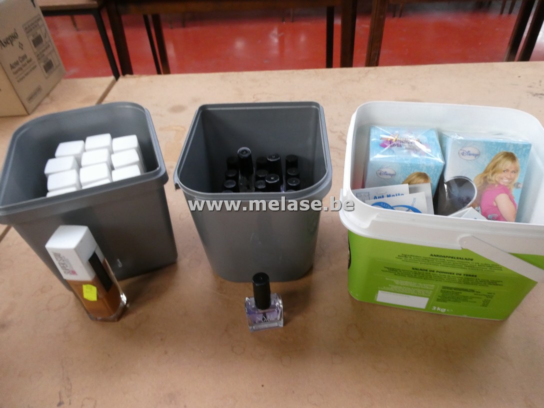 Fond de teint "Maybelline" + nagellak + eau de toilettes