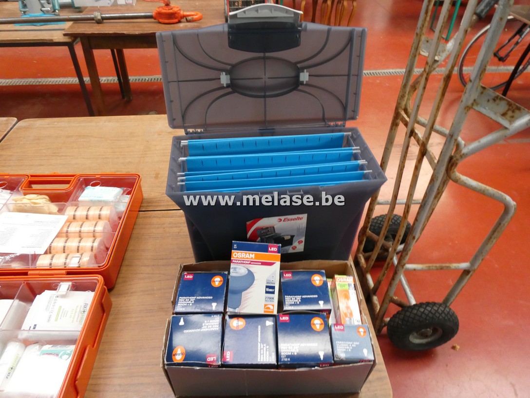 Hangmappenkoffertje + diverse lampen