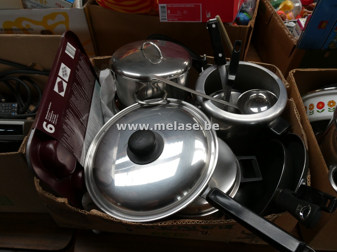Doos potten en pannen