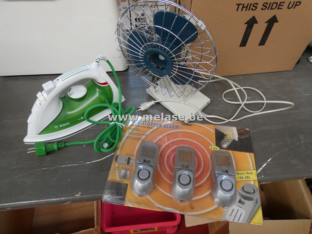 Tafelventilator + strijkijzer + deurstoppen