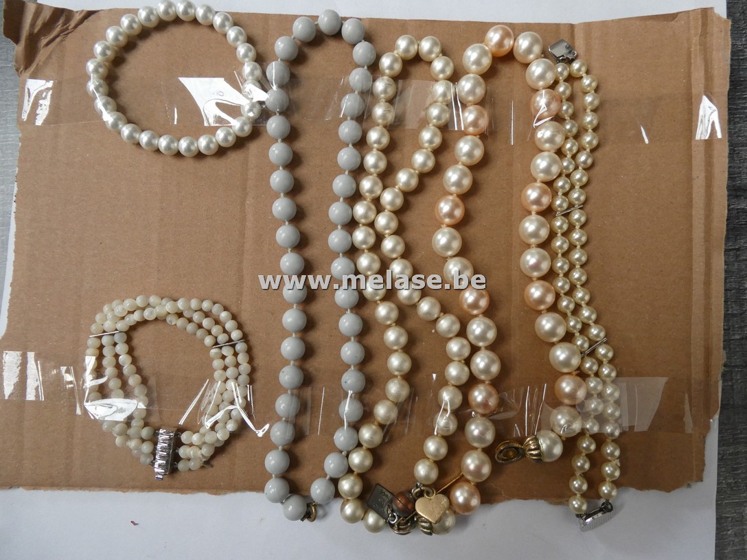 Halskettingen en armbanden "parels"