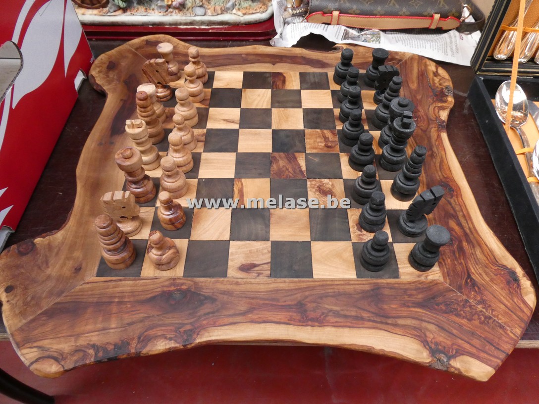 Rustiek schaakspel in hout