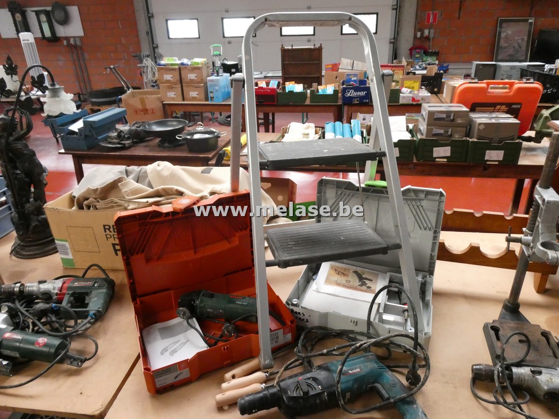 Gereedschapsvaria + trapladder "2 treden"