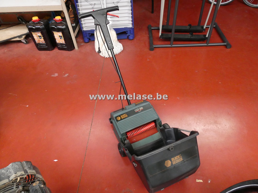 Verticuteermachine "Black & Decker"