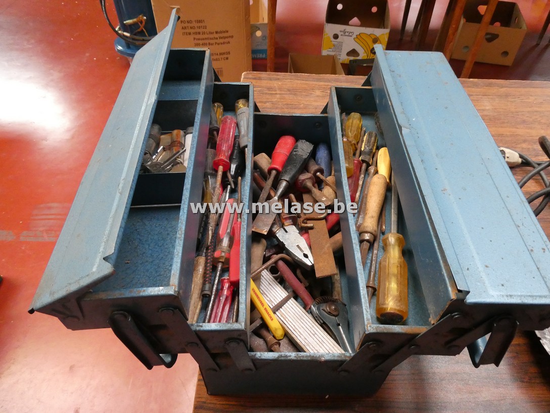 Metalen gereedschapskoffer + inhoud