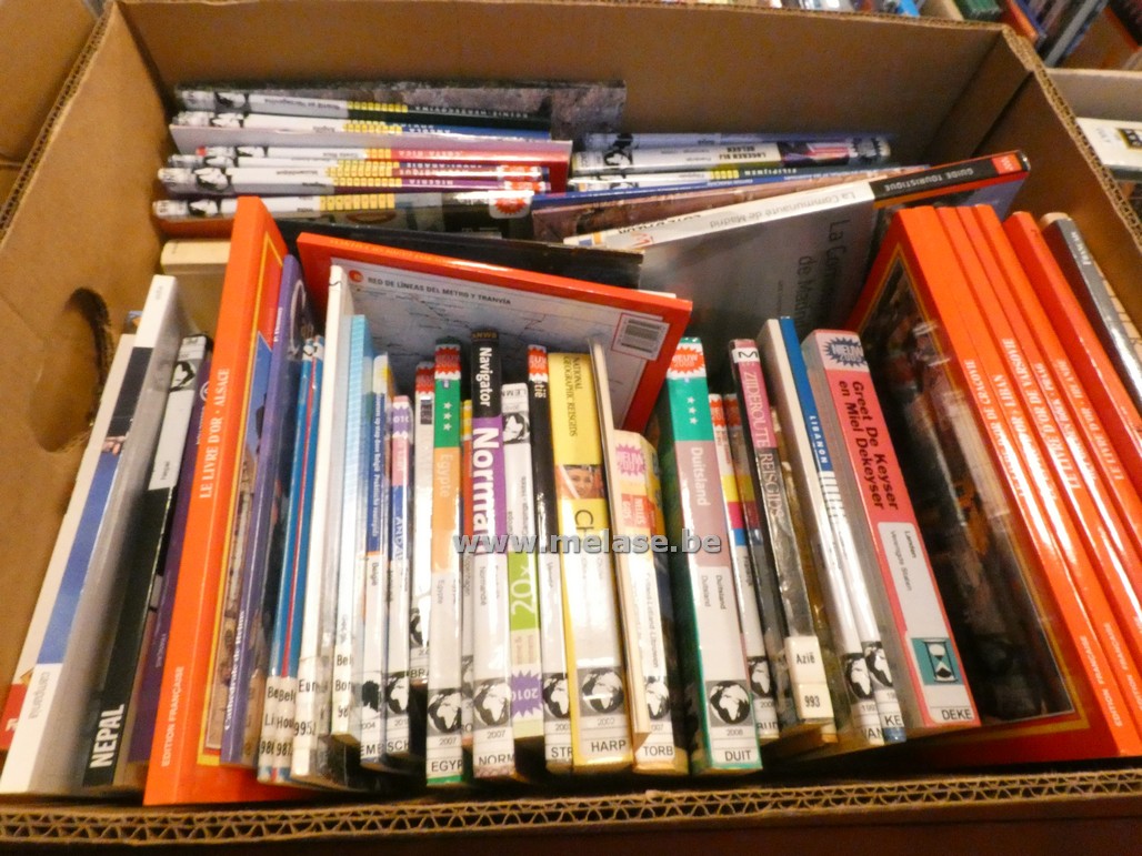 Doos boeken "toerisme"