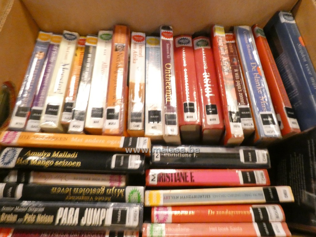Doos boeken "Waargebeurd"