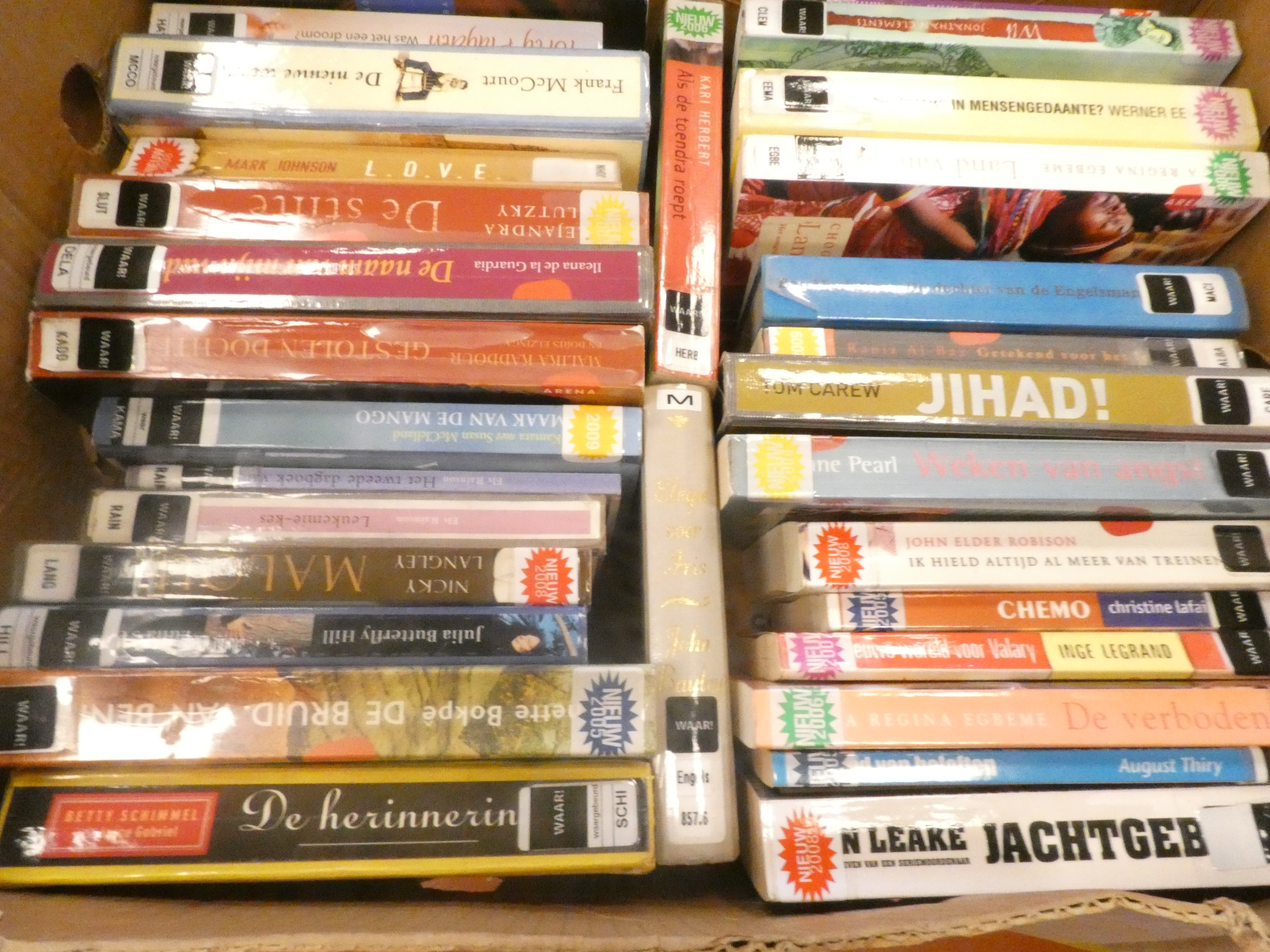 Doos boeken "Waargebeurd"