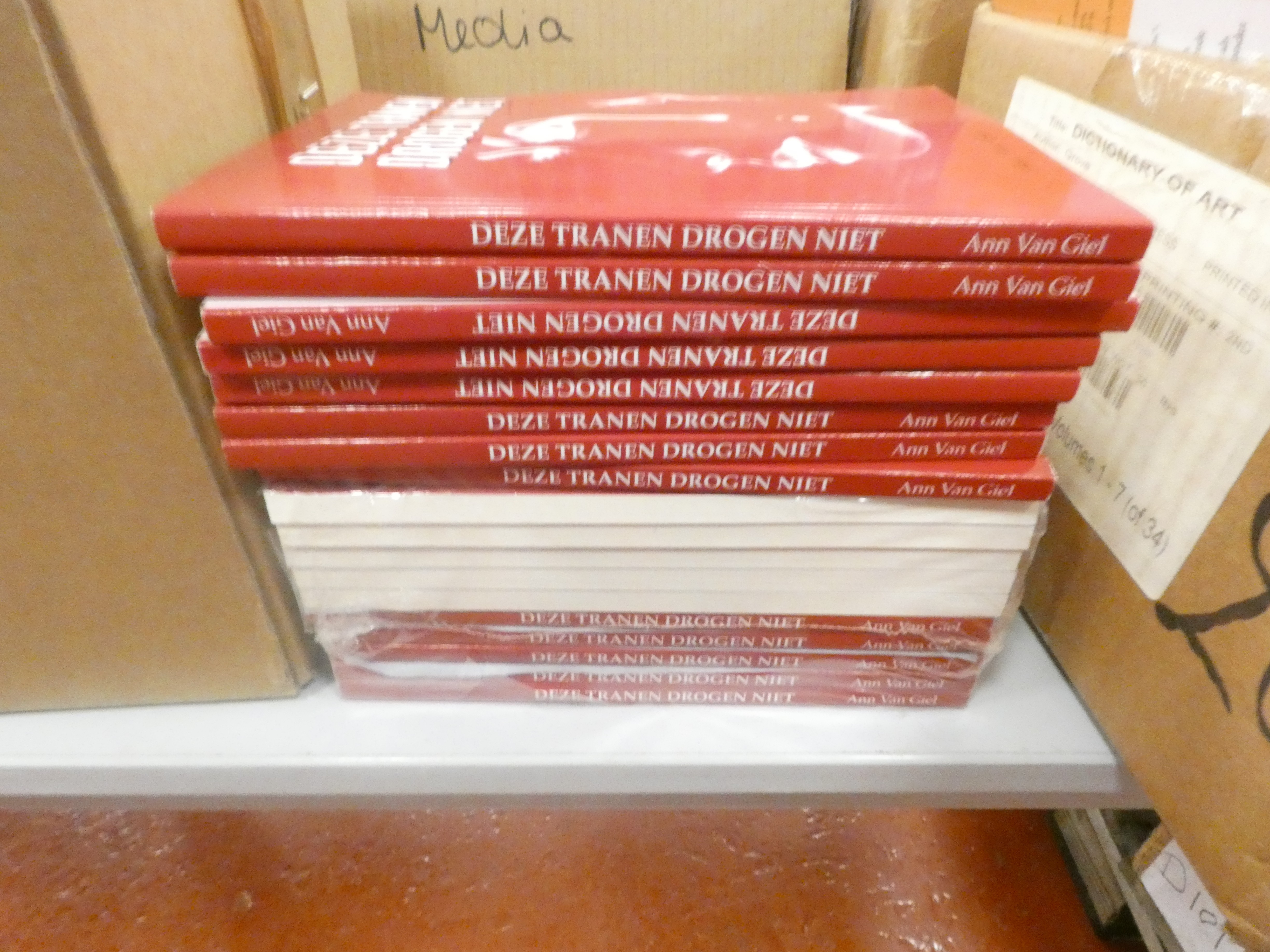 Doos boeken "Deze tranen drogen niet"