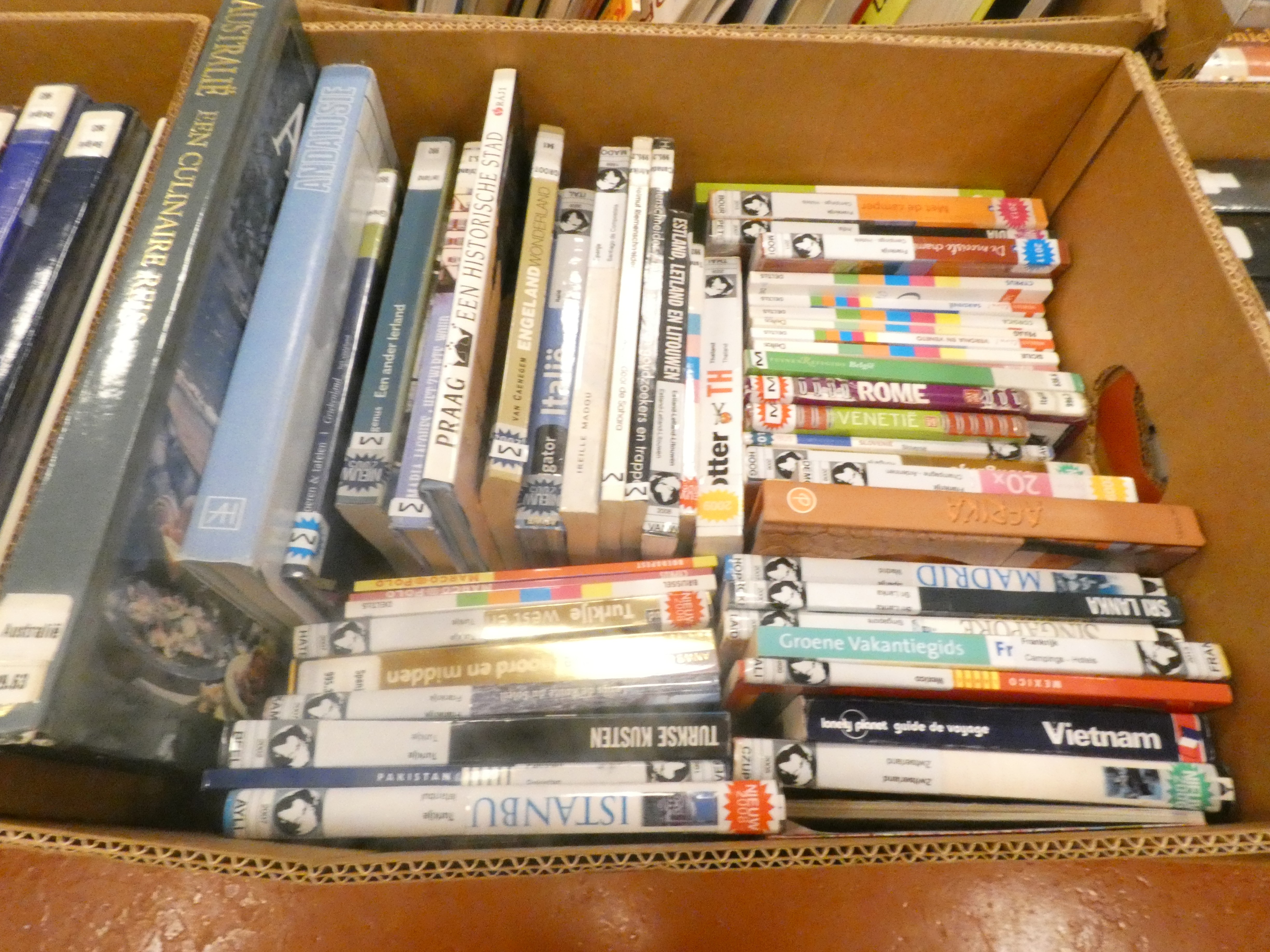 Doos boeken "toerisme"