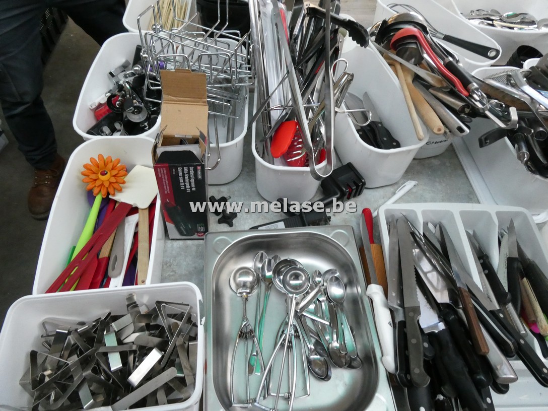 Partij bestek en keukenhulpen