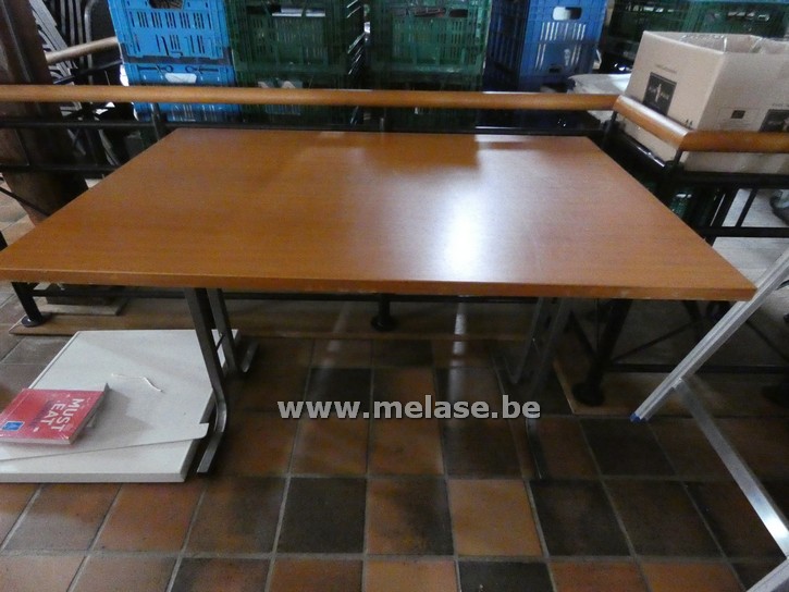 Tafels "metalen voet"