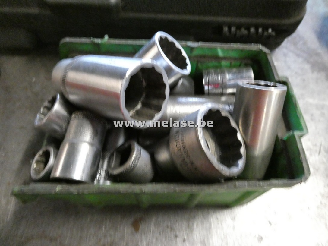 Bakje met diverse 12-kant doppen