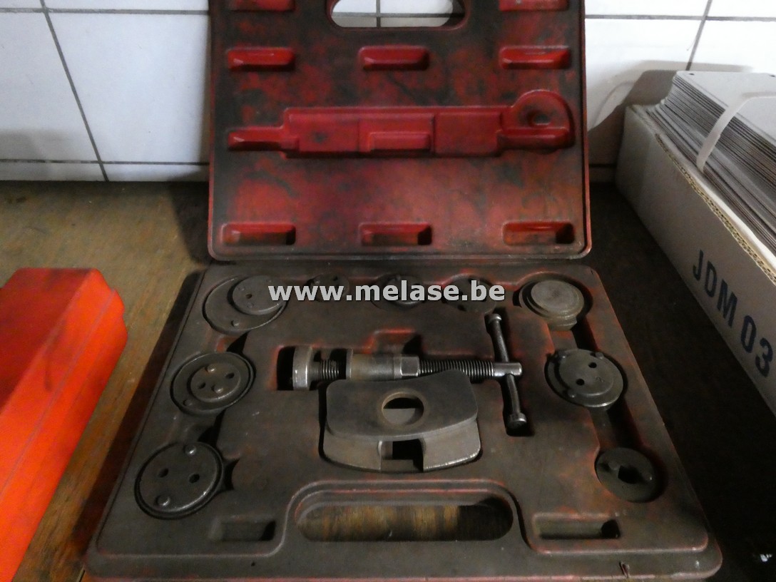 Terugstel gereedschap voor remmen