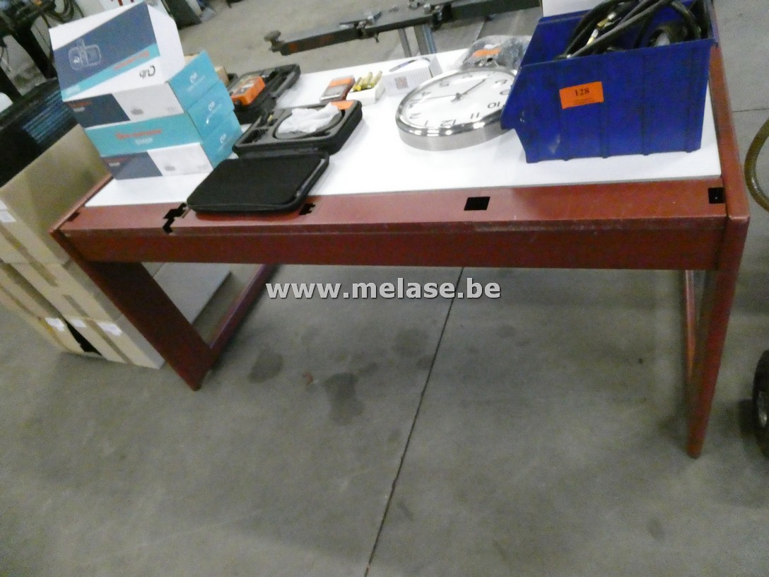 Metalen bureel/werktafel
