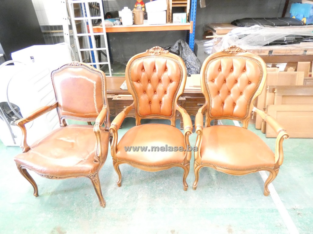 Antieke lederen stoelen met armleuning