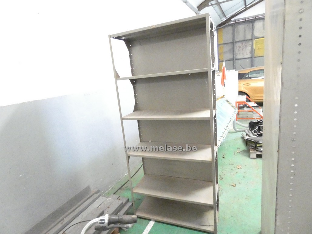 Metalen wandrek