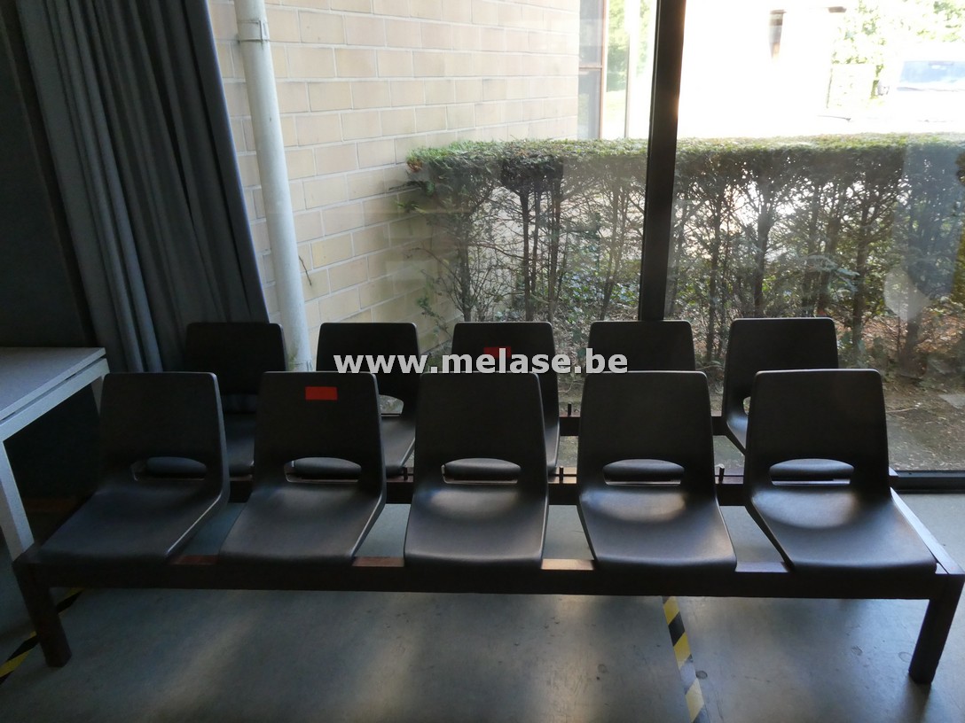 Houten kerkbank met 5 PVC zitplaatsen