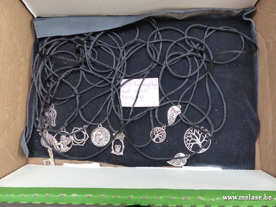 Halsketting met hanger "zwart koordje"
