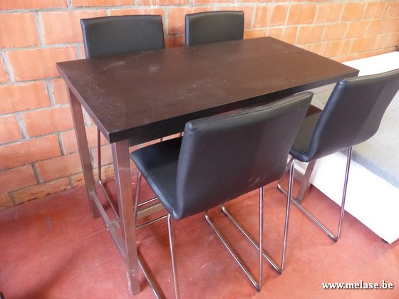 Keukentafel + 4 stoelen