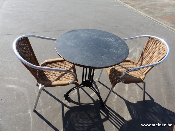 Terrastafel en 2 stoelen