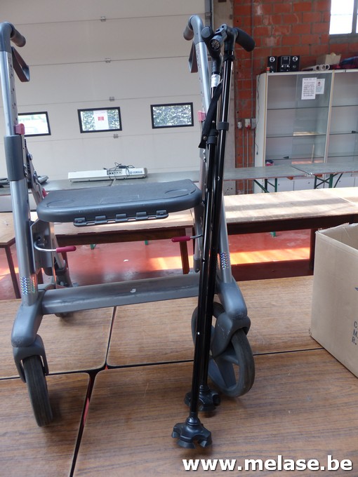 Rolator + 2 wandelstokken