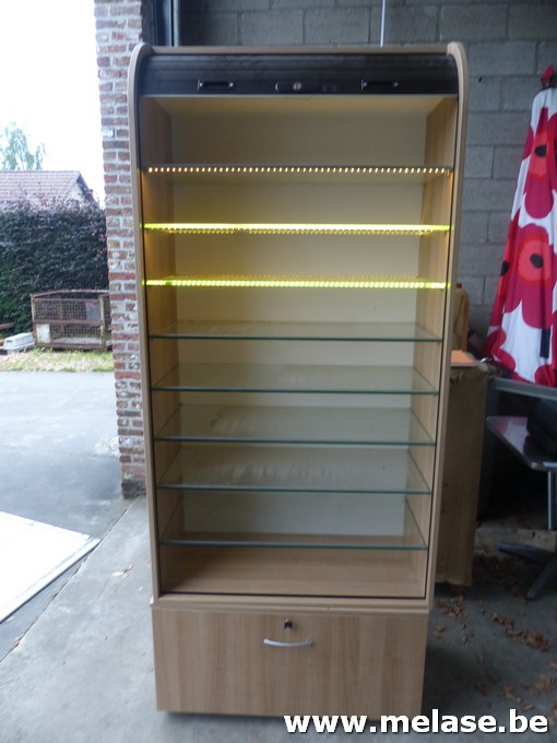 Sigarettenkast met rolluik