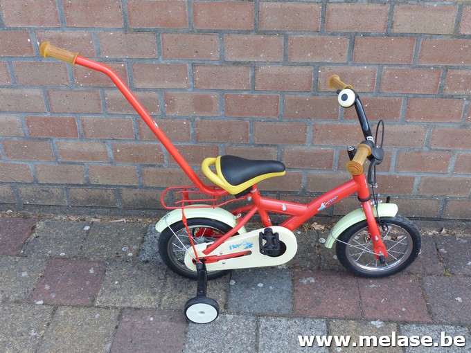 Kleuterfietsje met zijwieltjes