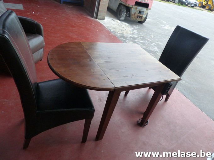 Tafel + 2 stoelen