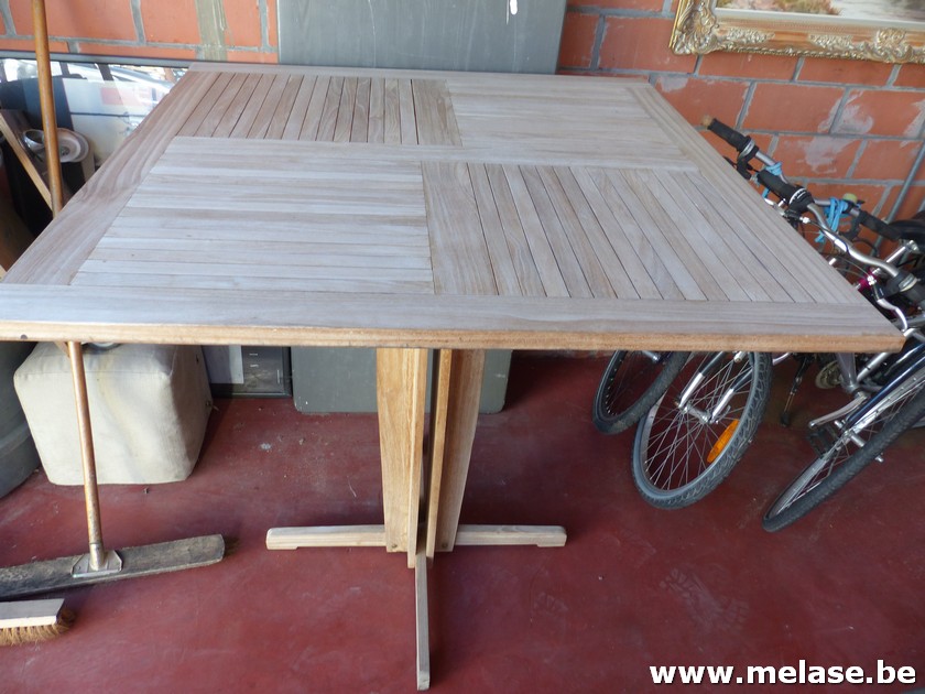 Hoge tafel in teak