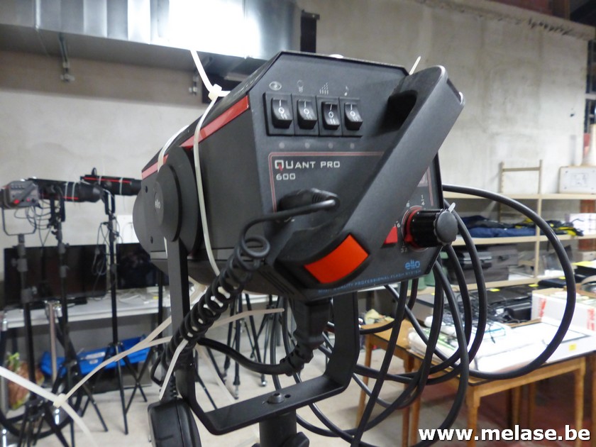 High quality prof. flash system "Ello"