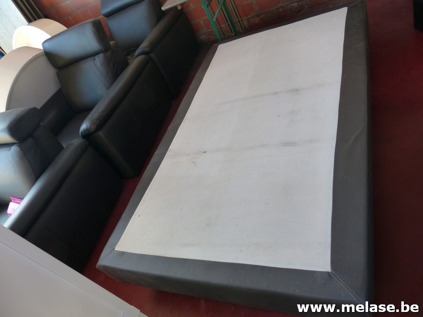 Boxspring + 2 nachtkastjes