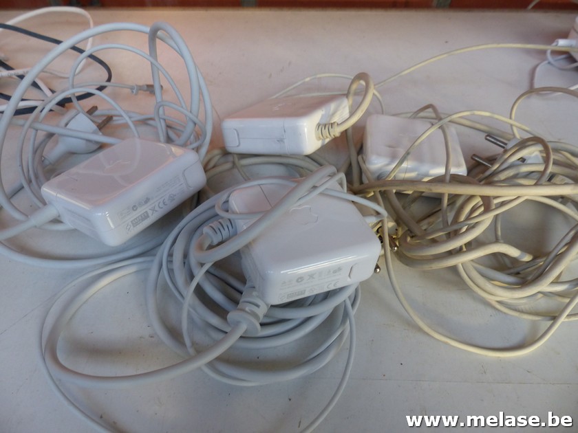 Mag safe Power adapter "Apple"