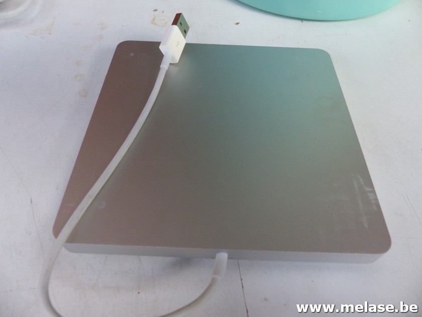 MacBook Air superdrive "Apple"