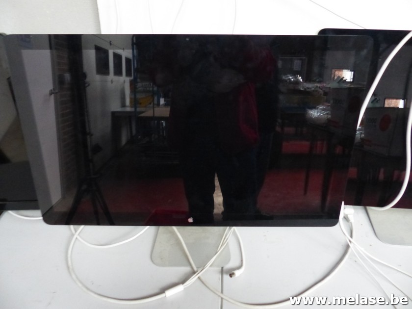 LED cinema display "Apple"