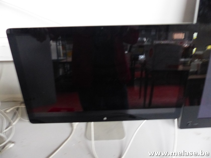 LED cinema display "Apple"
