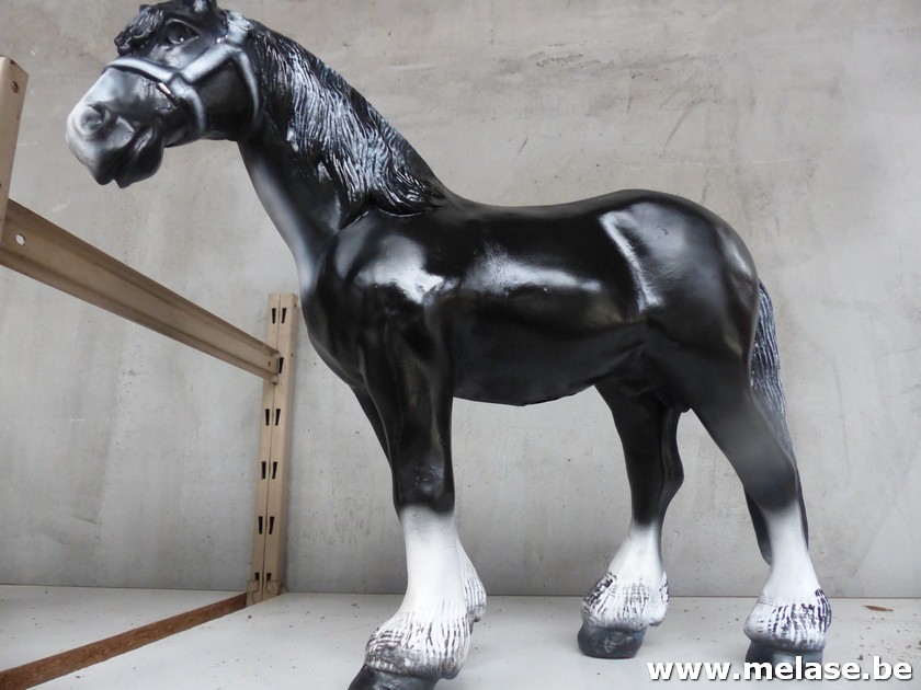 Beeld "zwart paard"