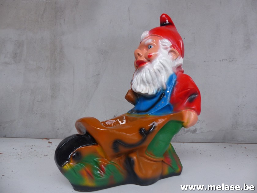 Beeld "kabouter met kruiwagen"