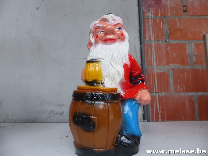 Beeld "kabouter met bierton"
