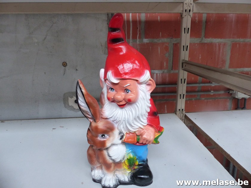 Beeld "kabouter met konijn"