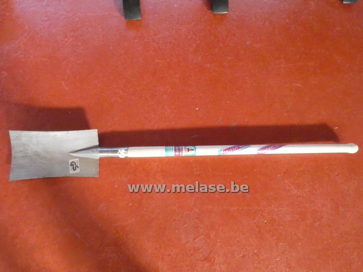 Spade met steel