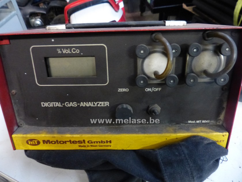 Digital gas analyser
