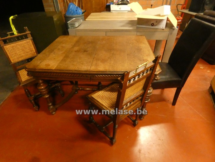 Mechelse tafel + 3 stoelen