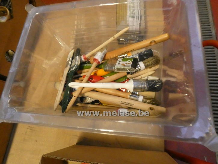 Plastieken inzetbakjes met verfborstels "varia"