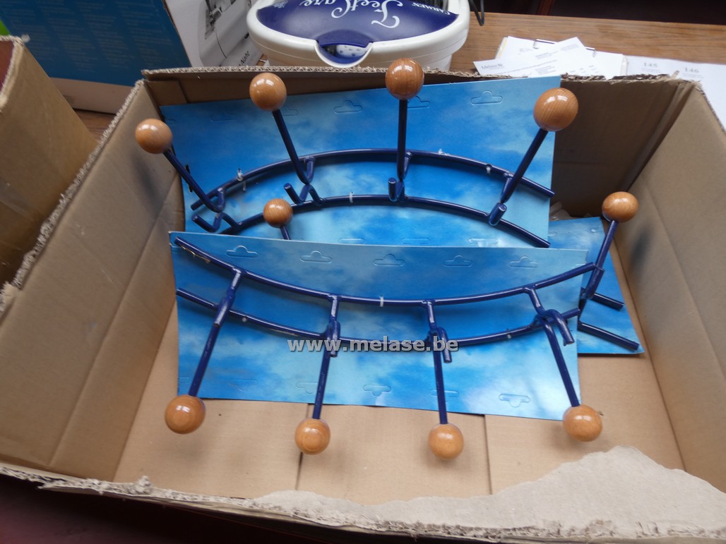 Kapstok "blauw met 4 houten bollen"