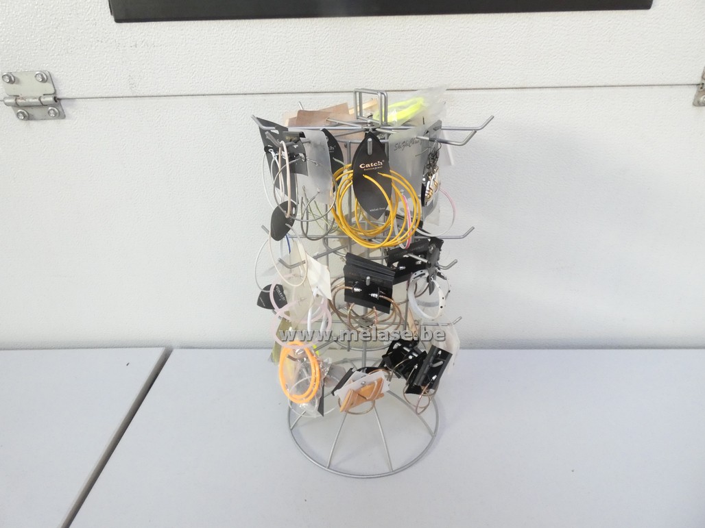 Carrousel met oorringen en oorhangers