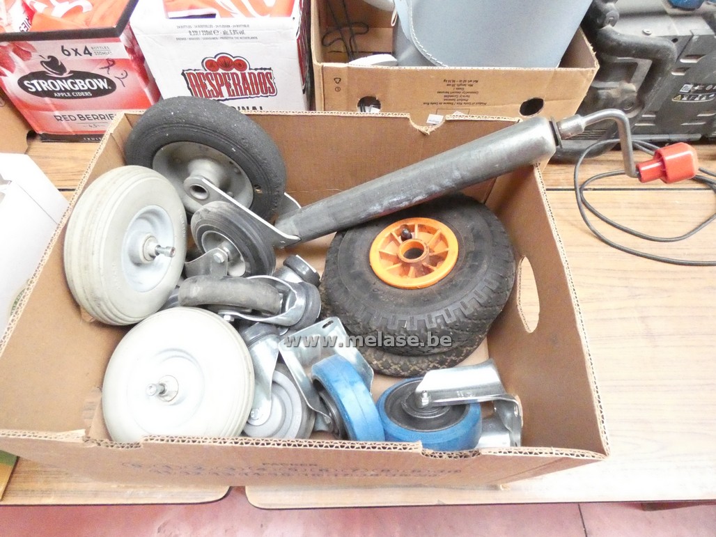 Lot wielen en zwenkwielen