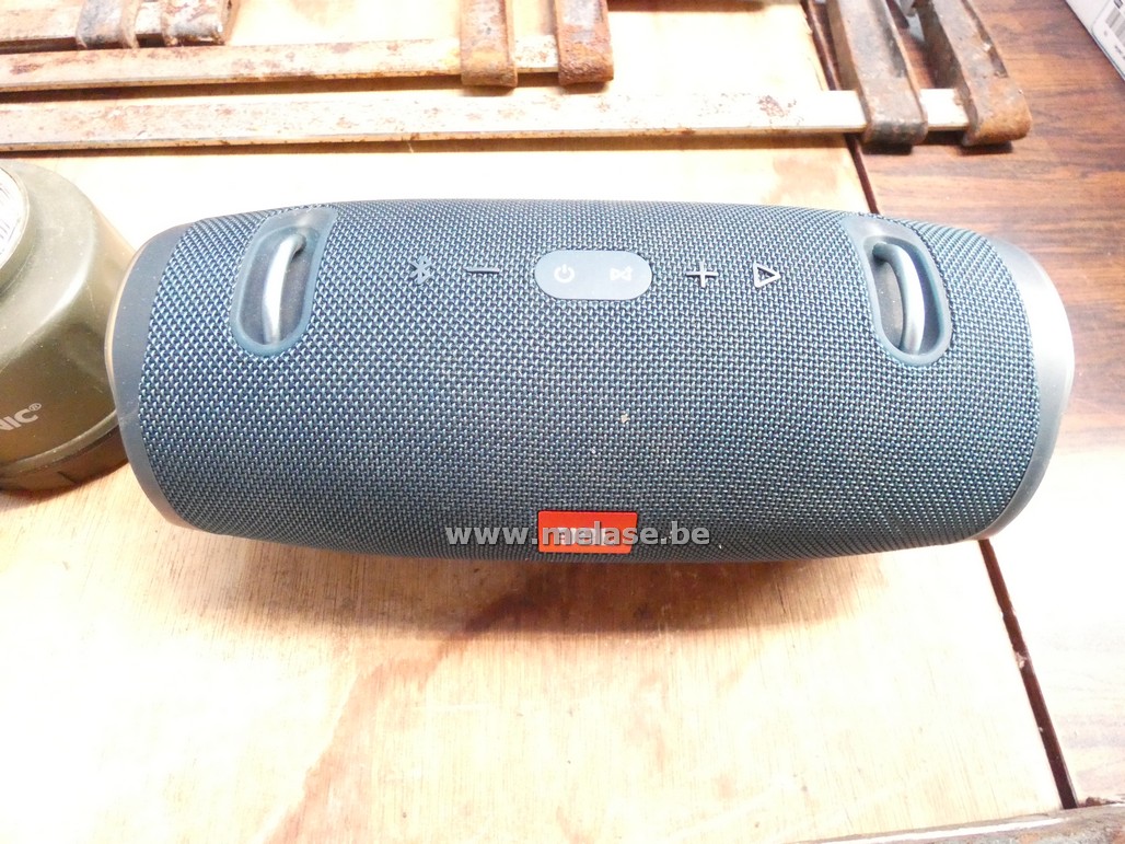 Box "JBL"